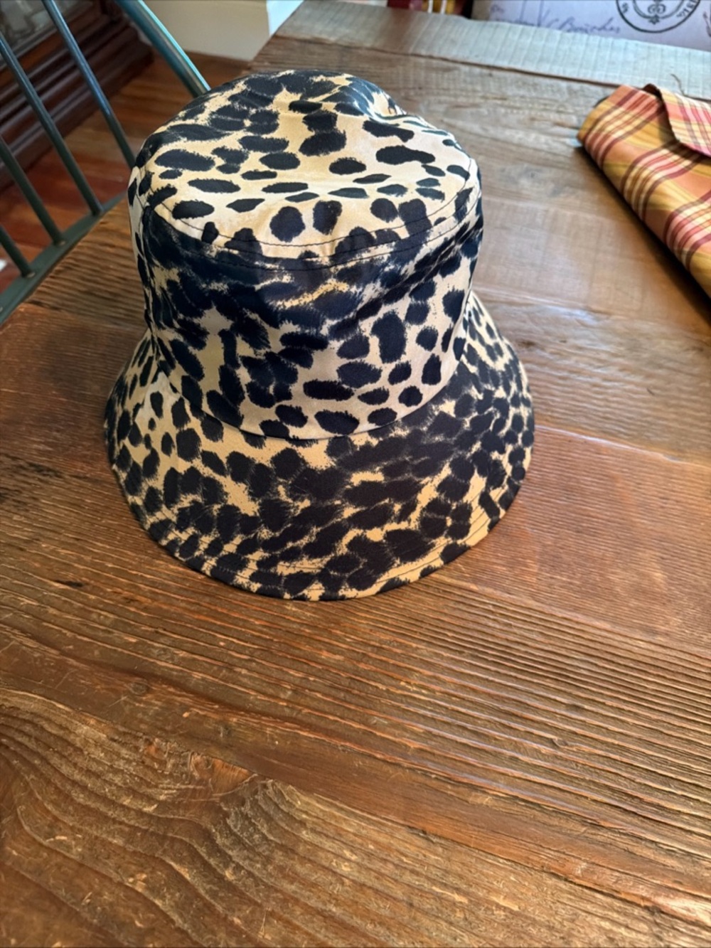 NWOT TOTES Split-Back Bow Water Repellent Rain Leopard Women Bucket Hat One Size